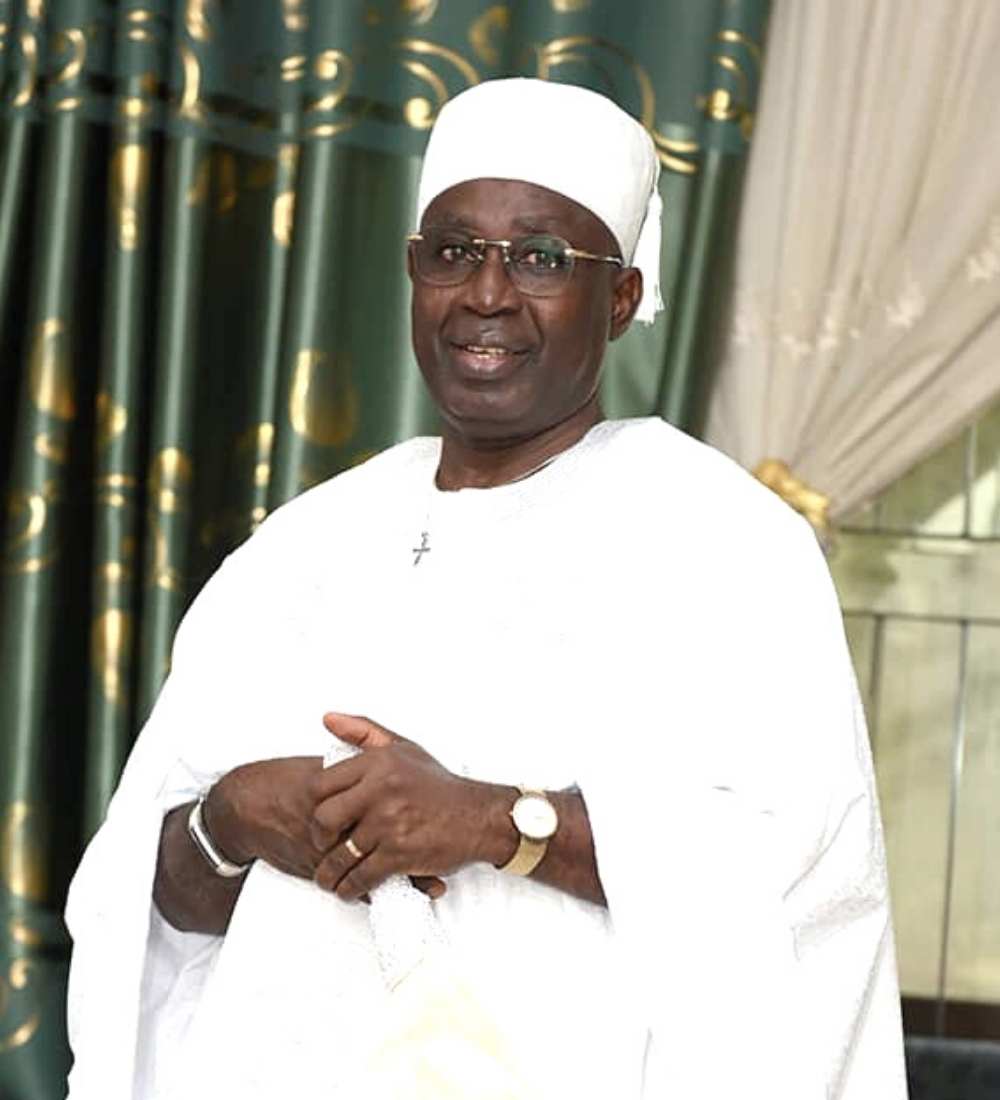 <strong>Oba Adeola Ajakaye</strong>